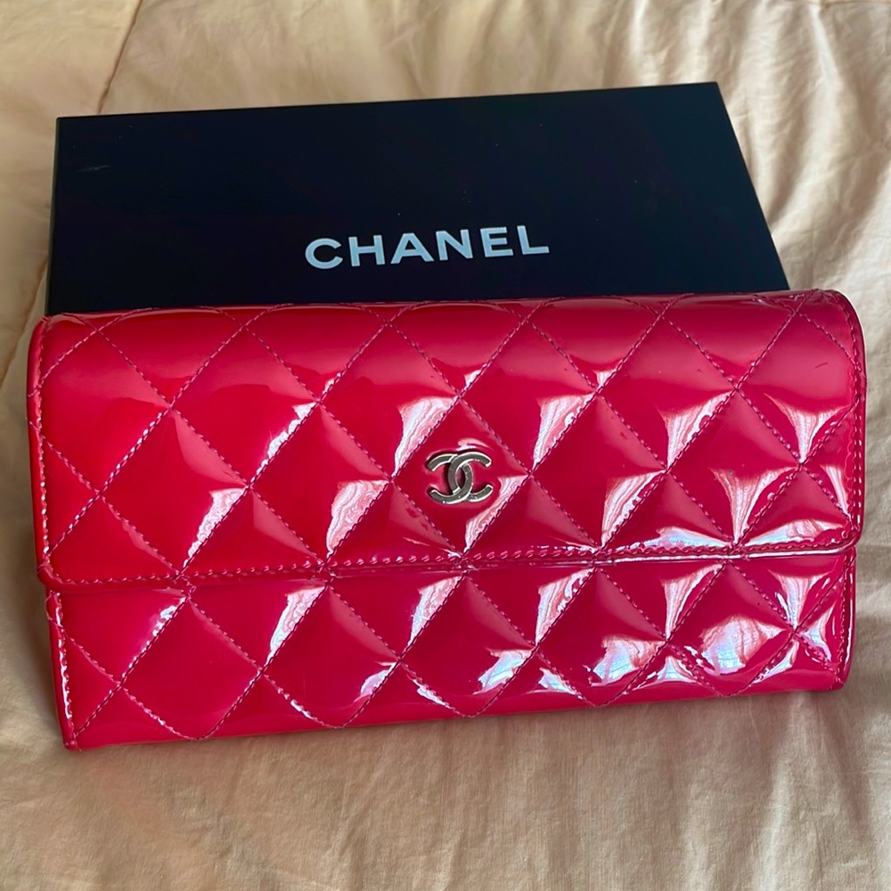 Preloved Chanel Matelasse Enamel leather king wallet